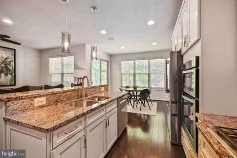 Kitchen - 1547 Rabbit Hollow Pl, Silver Spring, MD 20906 photo 4 of 4