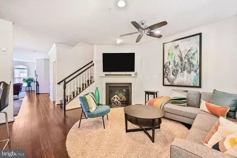 Living - 1547 Rabbit Hollow Pl, Silver Spring, MD 20906 photo 4 of 4