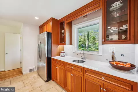 Kitchen - 10606 Mantz Rd, Silver Spring, MD 20903 photo 3 of 5