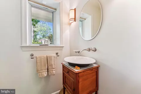 Bath - 10606 Mantz Rd, Silver Spring, MD 20903 photo 1 of 4