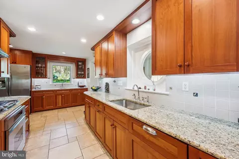 Kitchen - 10606 Mantz Rd, Silver Spring, MD 20903 photo 4 of 5