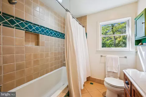 Bath - 10606 Mantz Rd, Silver Spring, MD 20903 photo 3 of 4