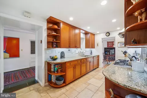 Entry Way - 10606 Mantz Rd, Silver Spring, MD 20903 photo 4 of 7