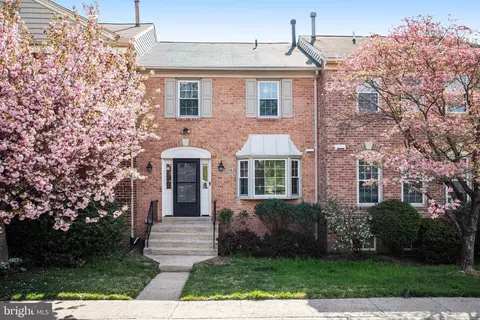 11043 Candlelight Ln, Potomac, MD 20854