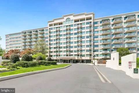 5450 Whitley Park Ter #511, Bethesda, MD 20814
