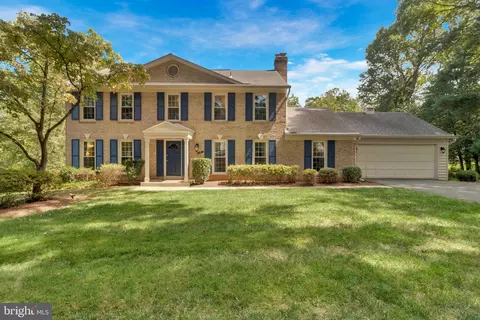 5 Jasmine Ct, Rockville, MD 20853