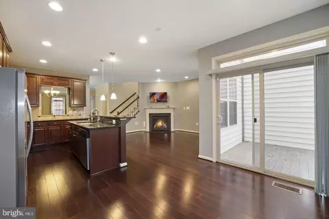 Living - 1539 Rabbit Hollow Pl, Silver Spring, MD 20906 photo 3 of 11