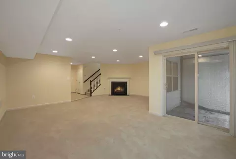 Living - 1539 Rabbit Hollow Pl, Silver Spring, MD 20906 photo 11 of 11