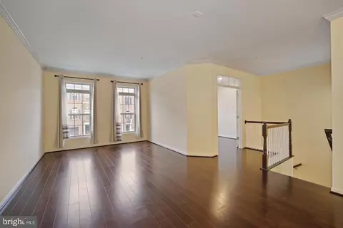 Living - 1539 Rabbit Hollow Pl, Silver Spring, MD 20906 photo 8 of 11