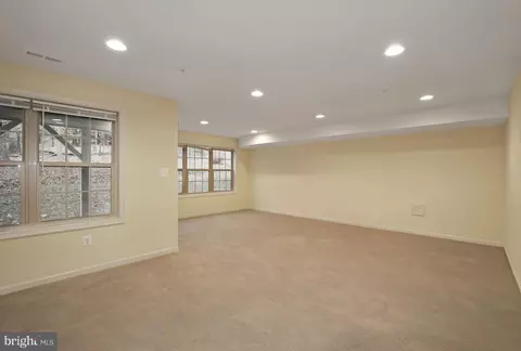 Living - 1539 Rabbit Hollow Pl, Silver Spring, MD 20906 photo 10 of 11