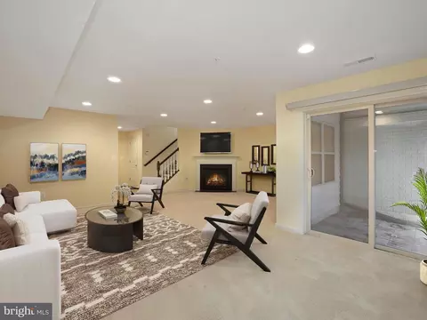 Living - 1539 Rabbit Hollow Pl, Silver Spring, MD 20906 photo 9 of 11
