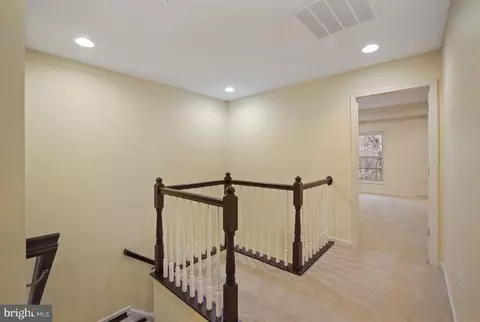 Entry Way - 1539 Rabbit Hollow Pl, Silver Spring, MD 20906 photo 2 of 4