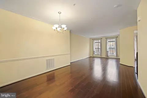 Living - 1539 Rabbit Hollow Pl, Silver Spring, MD 20906 photo 5 of 11