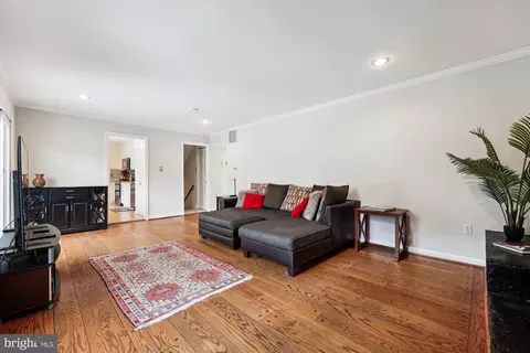 Living - 3 Harrowgate Ct, Potomac, MD 20854 photo 4 of 4