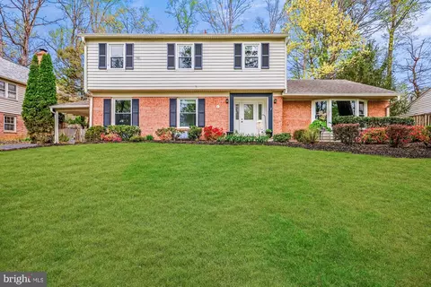 3 Harrowgate Ct, Potomac, MD 20854