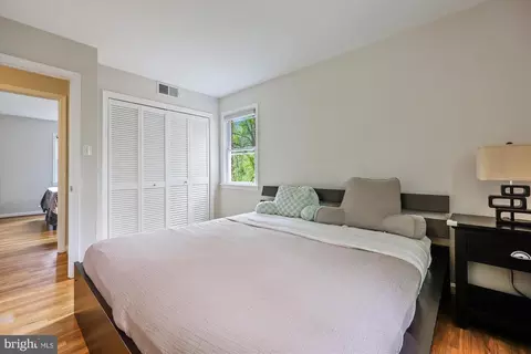 Bedroom - 3 Harrowgate Ct, Potomac, MD 20854 photo 4 of 7