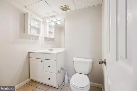 Bath - 3 Harrowgate Ct, Potomac, MD 20854 photo 4 of 4