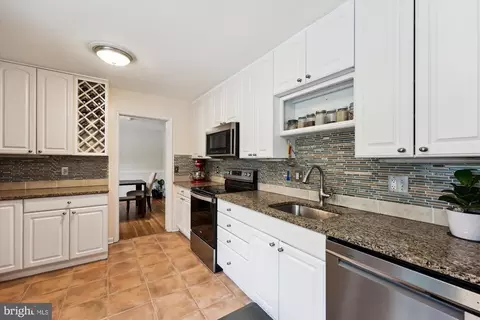 Kitchen - 3 Harrowgate Ct, Potomac, MD 20854 photo 1 of 3
