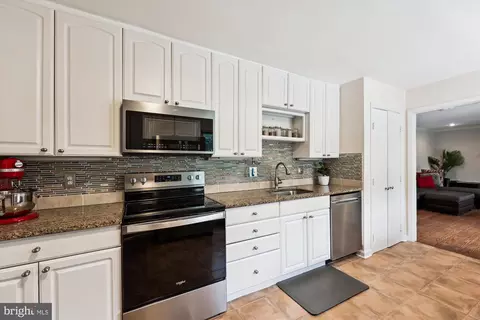 Kitchen - 3 Harrowgate Ct, Potomac, MD 20854 photo 3 of 3