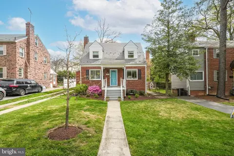 7413 Wildwood Dr, Takoma Park, MD 20912