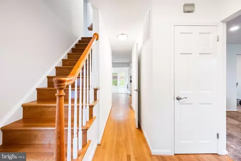 8 Turnham Ct, Gaithersburg, MD 20878 photo 5