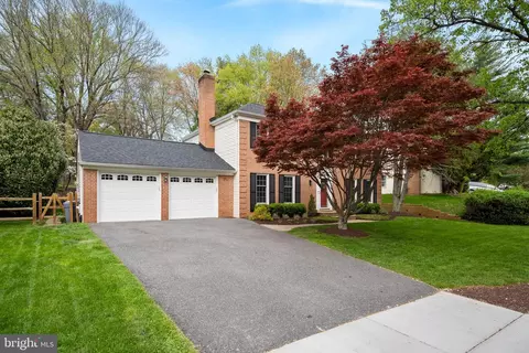8 Turnham Ct, Gaithersburg, MD 20878 photo 2