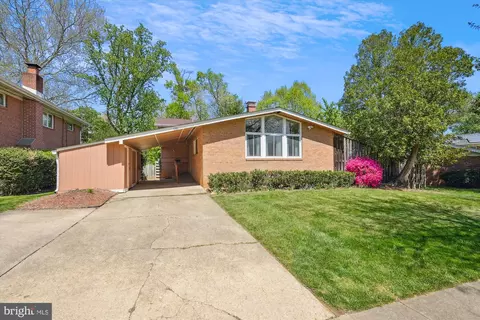 6311 Carnegie Dr, Bethesda, MD 20817