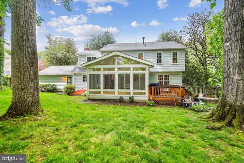 Exterior - 8200 Bells Mill Rd, Potomac, MD 20854 photo 5 of 11