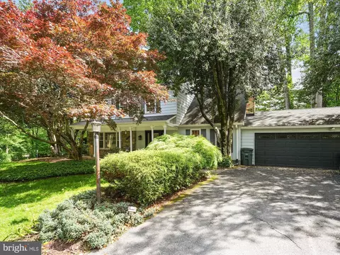 Exterior - 8200 Bells Mill Rd, Potomac, MD 20854 photo 10 of 11