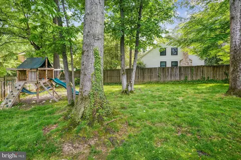 Exterior - 8200 Bells Mill Rd, Potomac, MD 20854 photo 9 of 11
