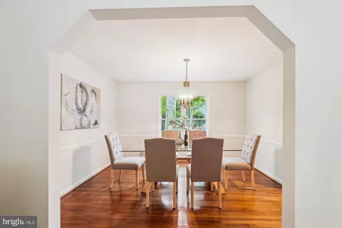 Dining - 8200 Bells Mill Rd, Potomac, MD 20854 photo 3 of 4