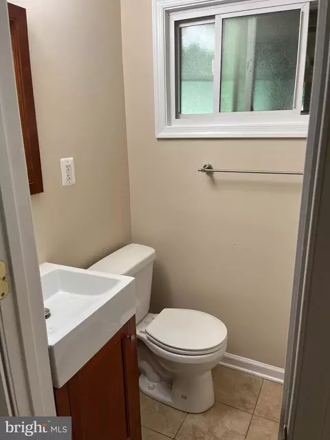 Bath - 4105 Isbell St, Silver Spring, MD 20906 photo 2 of 2