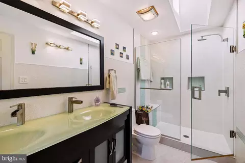 Bath - 12012 Coldstream Dr, Potomac, MD 20854 photo 1 of 4