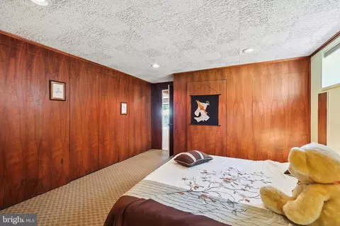 Bedroom - 12012 Coldstream Dr, Potomac, MD 20854 photo 4 of 4