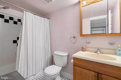 Bath - 18729 Brooke Rd, Sandy Spring, MD 20860 photo 4 of 4