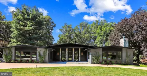 7316 Helmsdale Rd, Bethesda, MD 20817