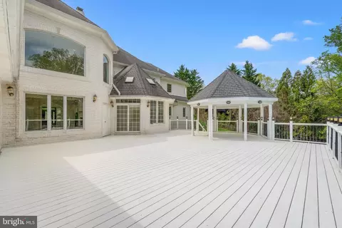 Exterior - 10521 Alloway Dr, Potomac, MD 20854 photo 10 of 24