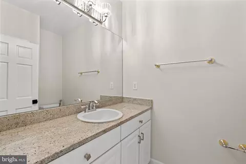Bath - 10521 Alloway Dr, Potomac, MD 20854 photo 7 of 11
