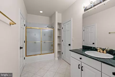 Bath - 10521 Alloway Dr, Potomac, MD 20854 photo 6 of 11