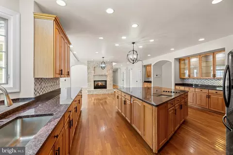 Kitchen - 10521 Alloway Dr, Potomac, MD 20854 photo 4 of 8