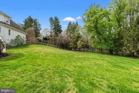 Exterior - 10521 Alloway Dr, Potomac, MD 20854 photo 16 of 24