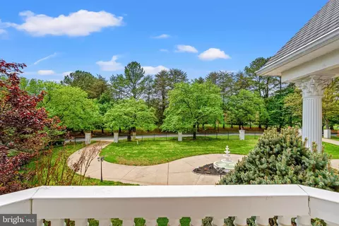 Exterior - 10521 Alloway Dr, Potomac, MD 20854 photo 24 of 24