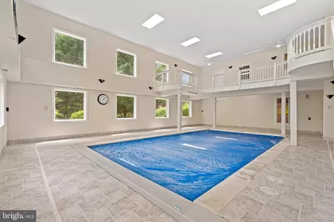 Exterior - 10521 Alloway Dr, Potomac, MD 20854 photo 7 of 24