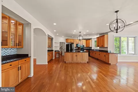 Kitchen - 10521 Alloway Dr, Potomac, MD 20854 photo 3 of 8