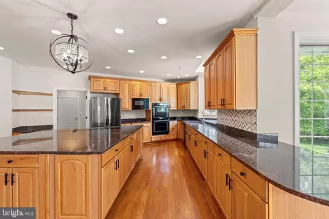 Kitchen - 10521 Alloway Dr, Potomac, MD 20854 photo 5 of 8