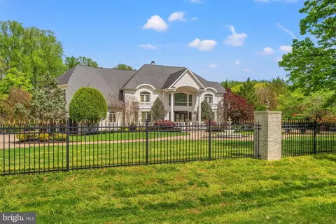 Exterior - 10521 Alloway Dr, Potomac, MD 20854 photo 2 of 24
