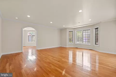 Living - 10521 Alloway Dr, Potomac, MD 20854 photo 21 of 28