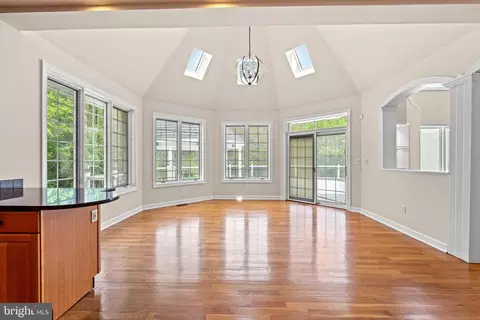 Living - 10521 Alloway Dr, Potomac, MD 20854 photo 11 of 28