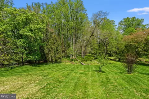 Exterior - 10521 Alloway Dr, Potomac, MD 20854 photo 18 of 24