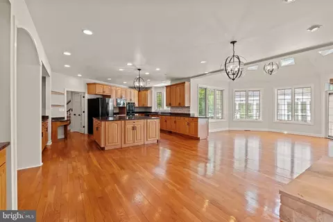 Kitchen - 10521 Alloway Dr, Potomac, MD 20854 photo 1 of 8